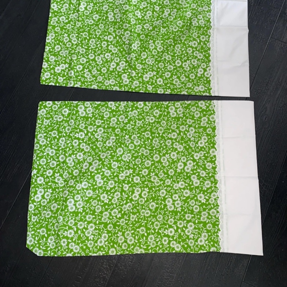 VTG Utica J.P. Stevens Country Calico Cottage Green Pillowcase Set of 2 Standard